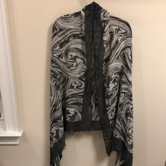 Gorgeous wrap/scarf - Picture 3 of 6